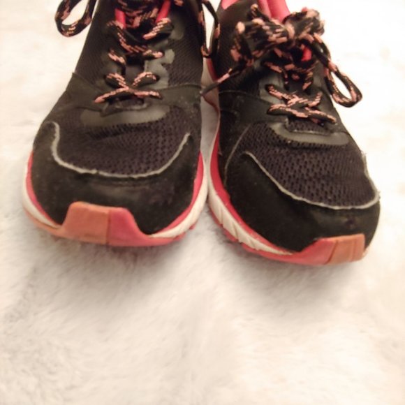 Vionic womens black and pink running sneaker - Picture 2 of 11